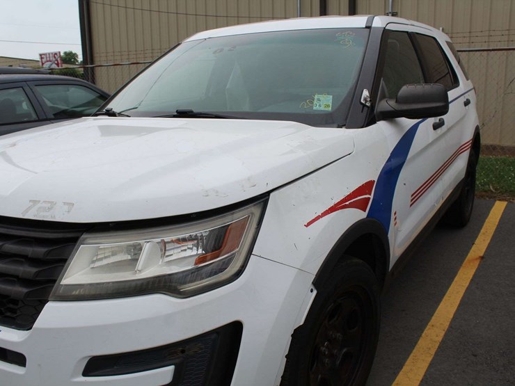 2016-ford-explorer-image-4
