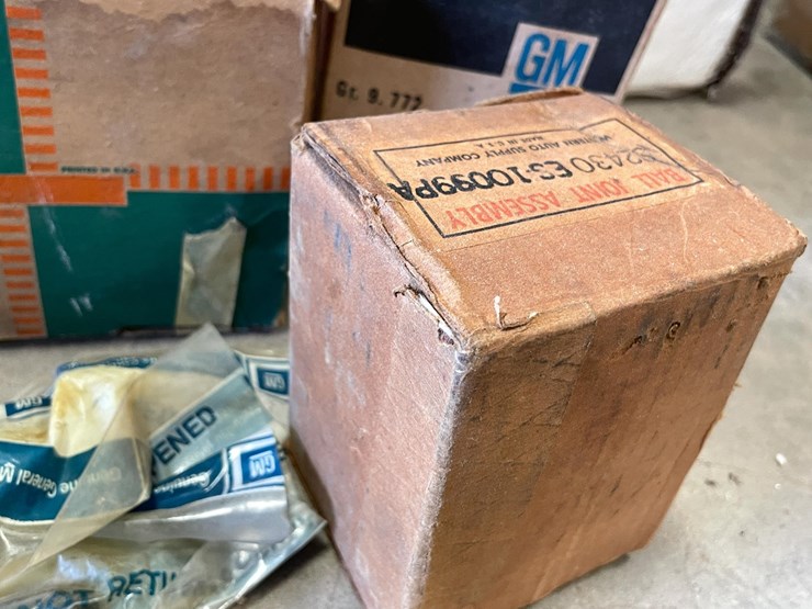 #5379-•-lot-of-general-motors-oe-parts-(las-cruces,-nm)-image-7