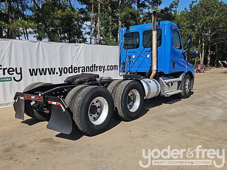 2019-freightliner-cascadia-116-image-5