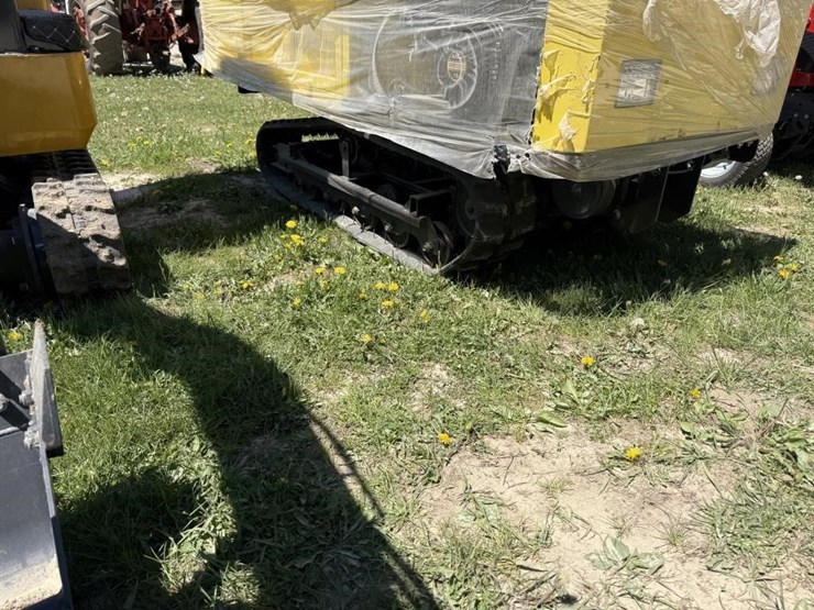 new-crawler-dumper-utility-vehicle-image-4