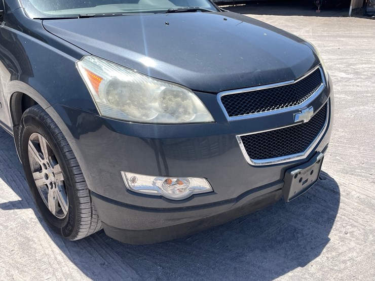 2011-chevrolet-traverse-image-24
