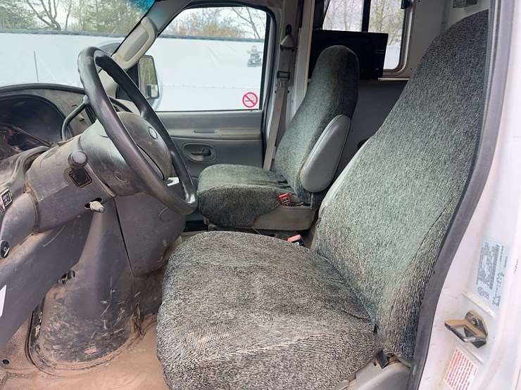 2004-ford-e450-image-21