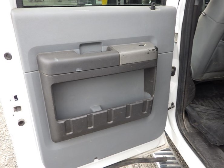 2011-ford-f550-image-29