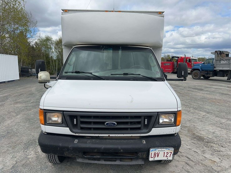 2004-ford-e450-image-2