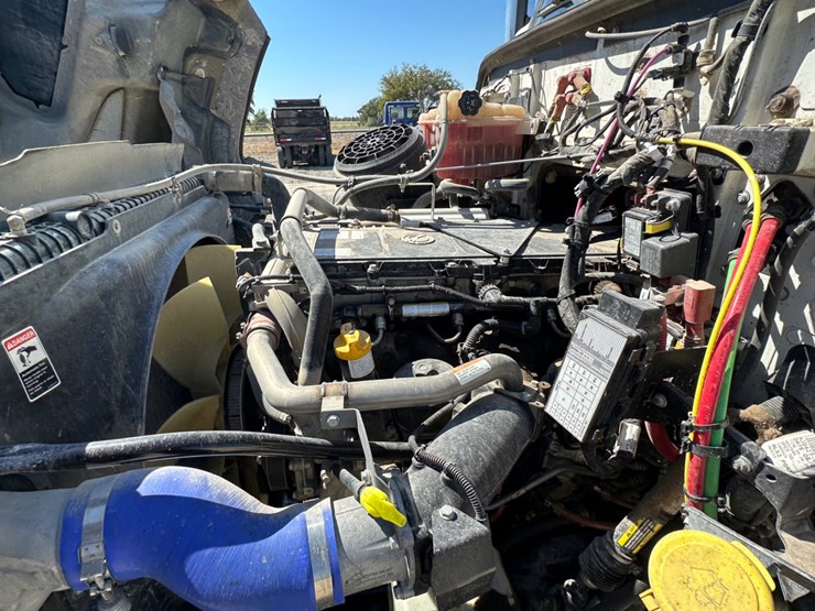 2022-western-star-dump-truck-image-4