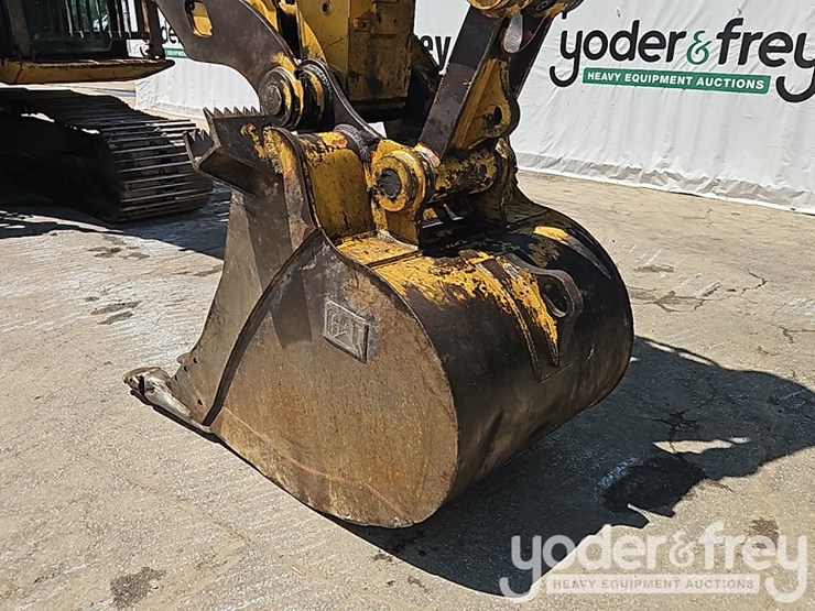 2016-caterpillar-323fl-image-10