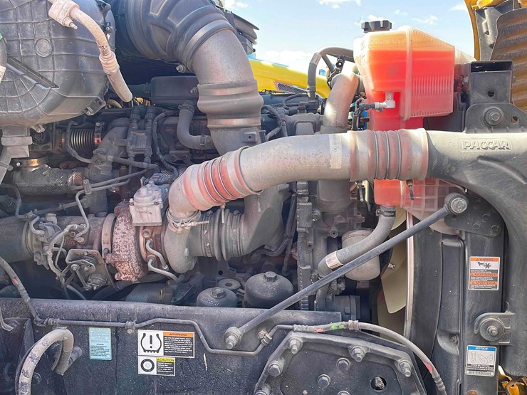 2019-peterbilt-579-image-7
