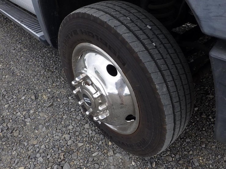 2011-ford-f550-image-18