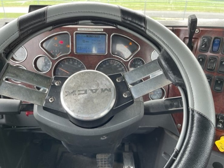 2016-mack-cxu613t-image-8