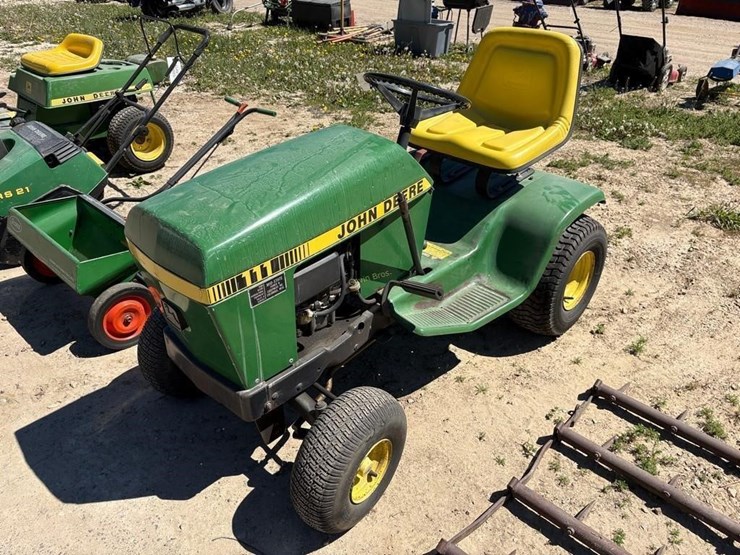 john-deere-111-image-2