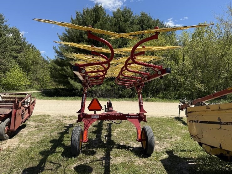 new-holland-1225-image-6