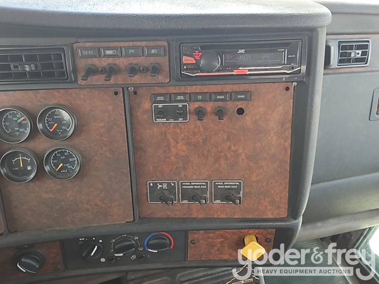 2005-kenworth-t800-image-30