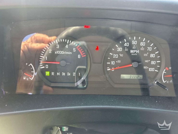 2023-isuzu-npr-image-11