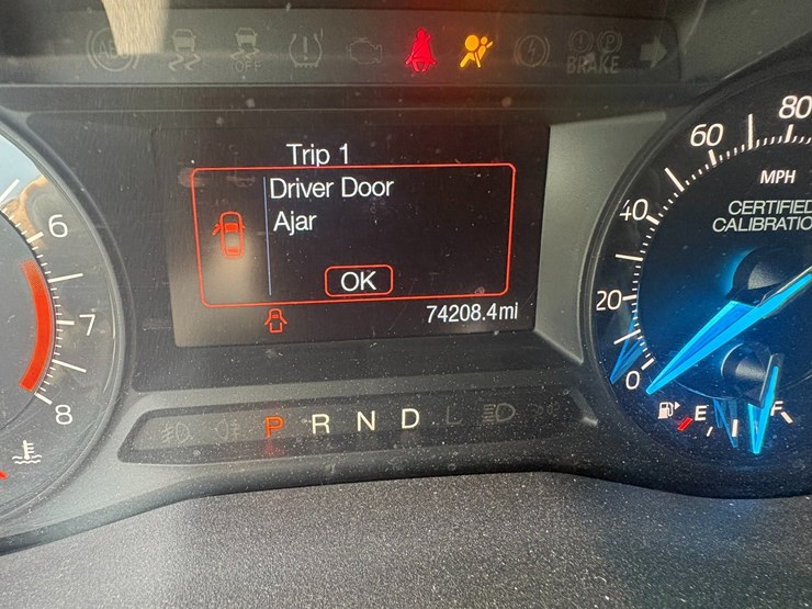 2016-ford-explorer-image-32