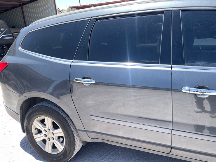 2011-chevrolet-traverse-image-28