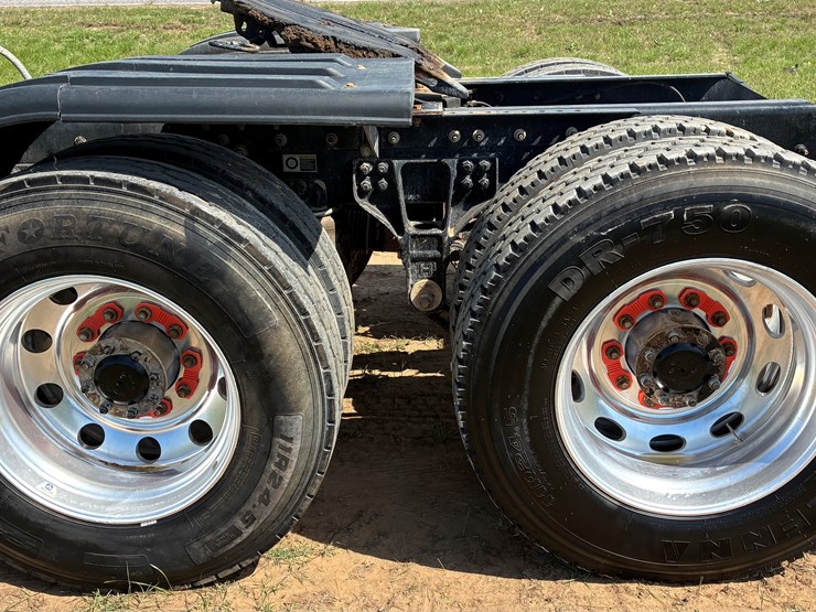 2020-kenworth-t880-image-12