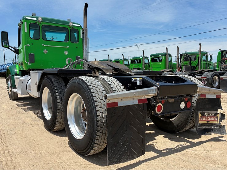 2018-peterbilt-567-image-6