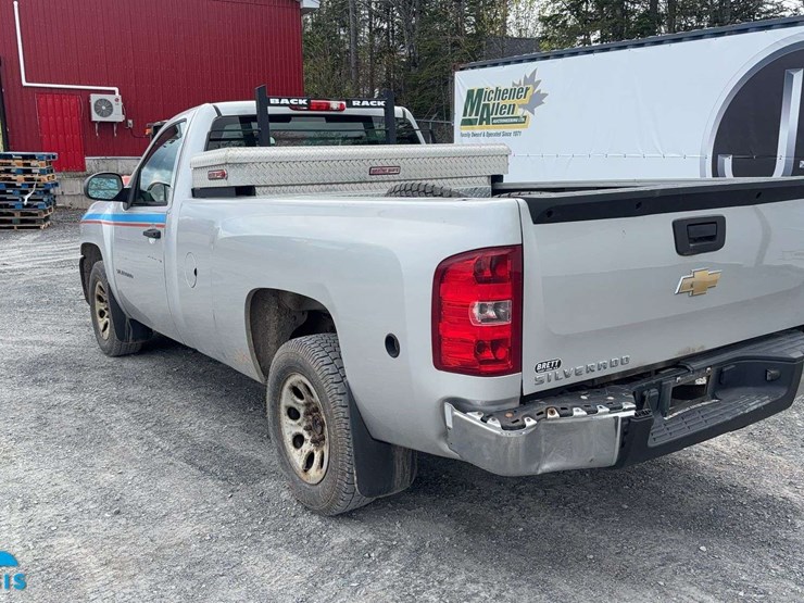 2011-chevrolet-silverado-1500-image-3