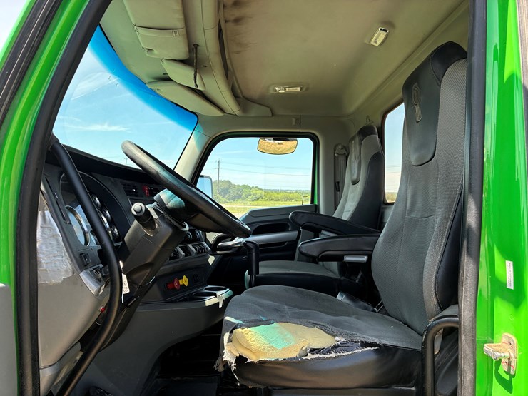 2020-kenworth-t880-image-7