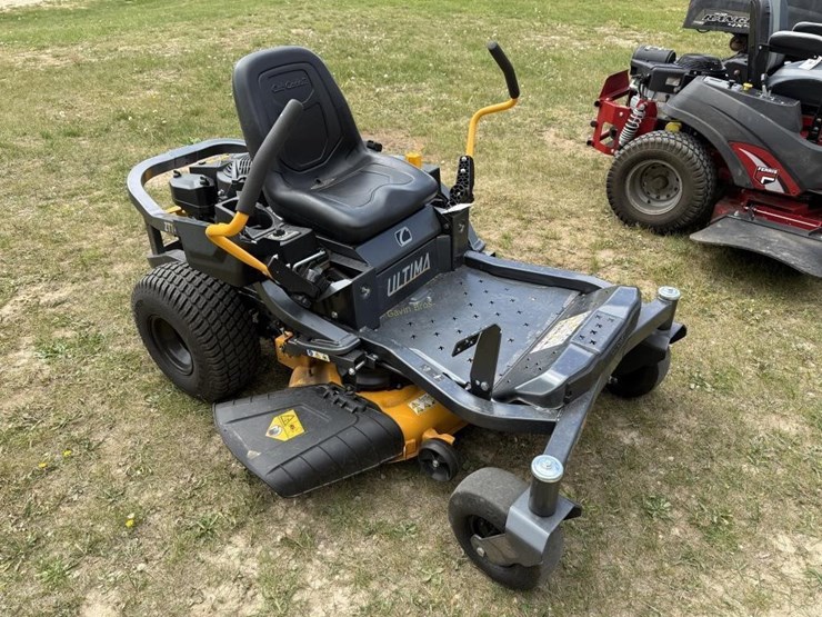 cub-cadet-ultima-zt1-42ip-zero-turn-mower-image-2