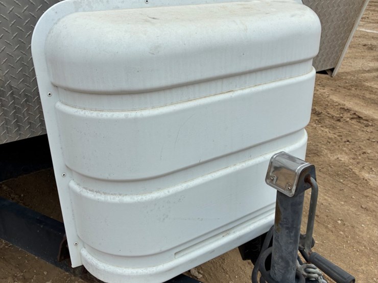 2010-zinger-by-crossroads-bumper-pull-camper-image-14