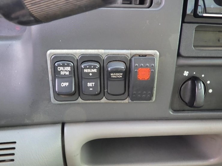 2009-ford-f650-image-40