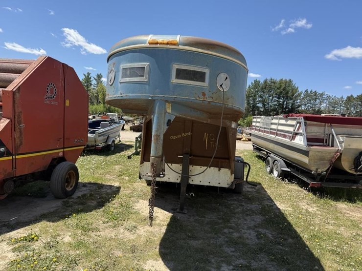 gooseneck-cattle-trailer-image-2