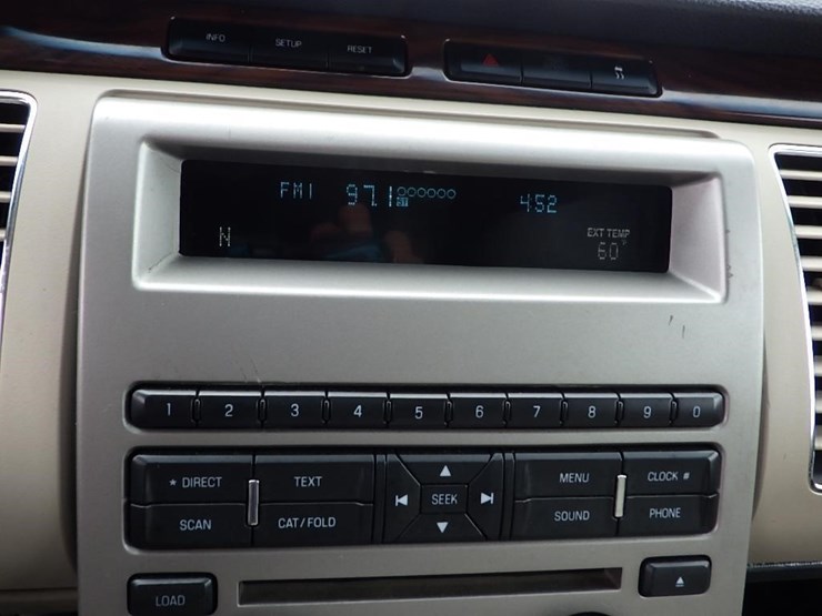 2009-ford-flex-image-35