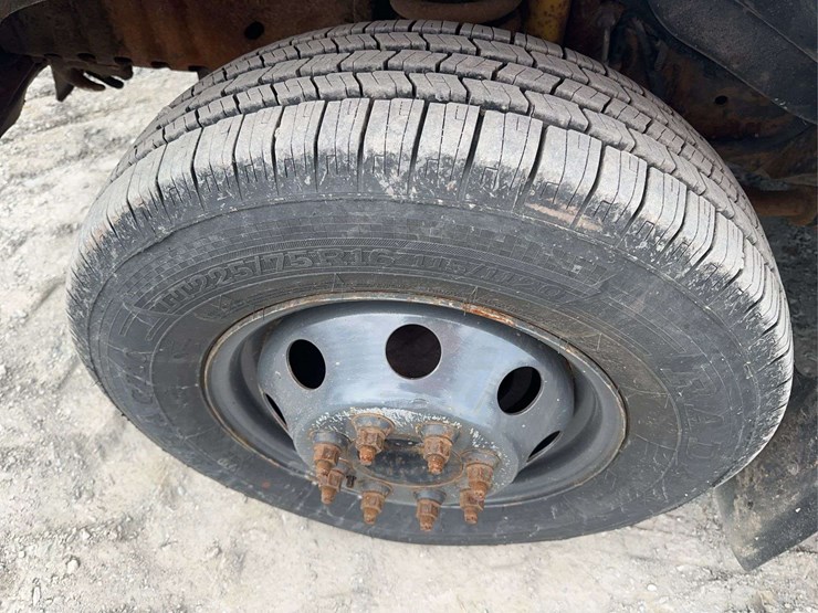 2004-ford-e450-image-9