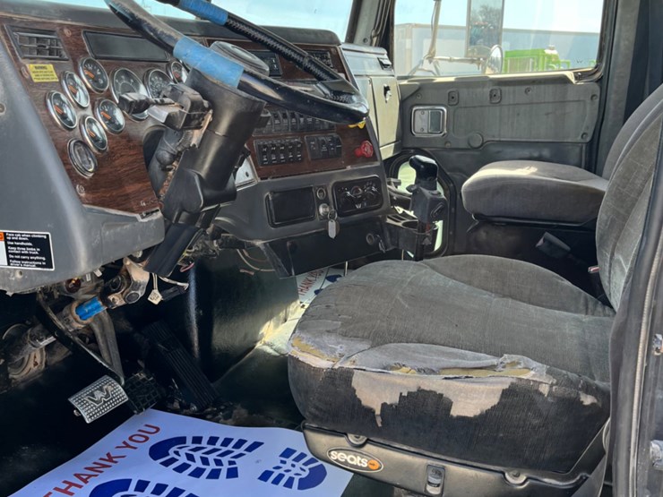 2011-western-star-4900sa-image-11