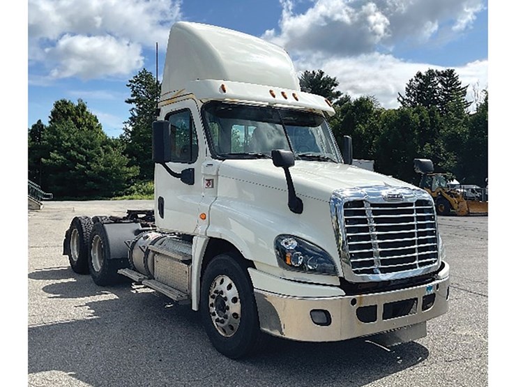 2018-freightliner-cascadia-125-image-1