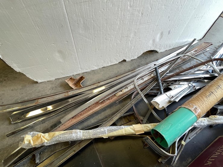 #5398-•-huge-lot-of-classic-car-chrome-trim-(las-cruces,-nm)-image-9