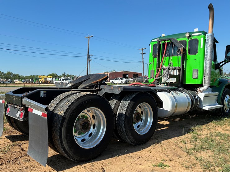 2018-peterbilt-567-image-4