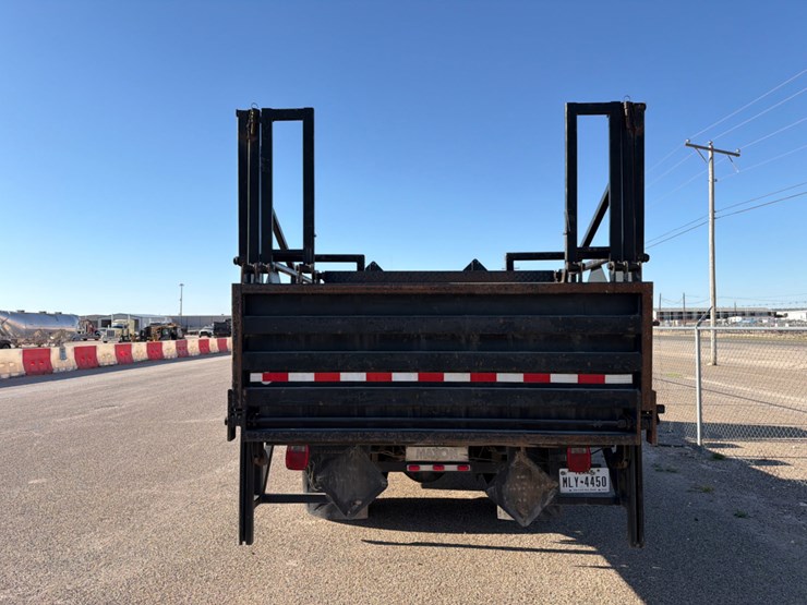 2019-freightliner-m2-106-image-7