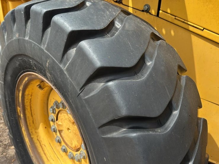 2001-john-deere-444h-image-18