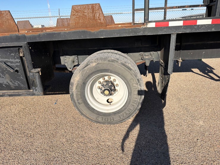 2019-freightliner-m2-106-image-9