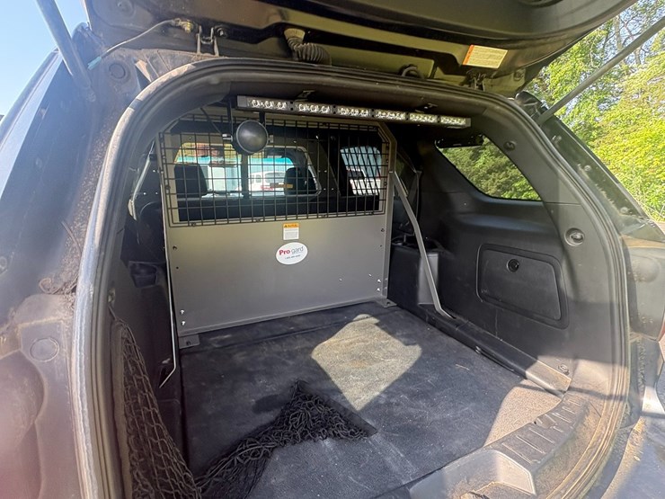 2016-ford-explorer-image-18
