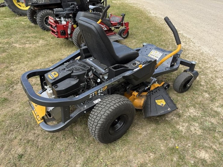 cub-cadet-ultima-zt1-42ip-zero-turn-mower-image-3