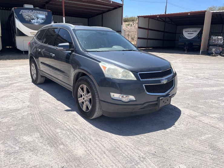 2011-chevrolet-traverse-image-3