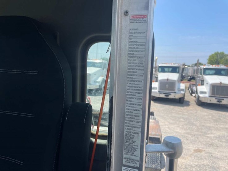 2019-kenworth-t800-image-13