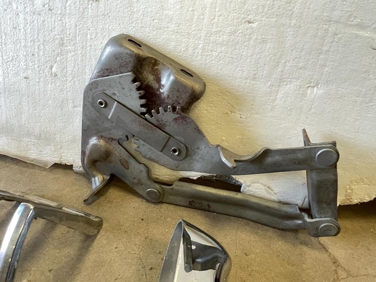 #5397-•-lot-of-vintage-auto-parts-(las-cruces,-nm)-image-6