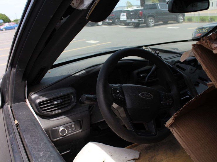 2021-ford-explorer-image-10