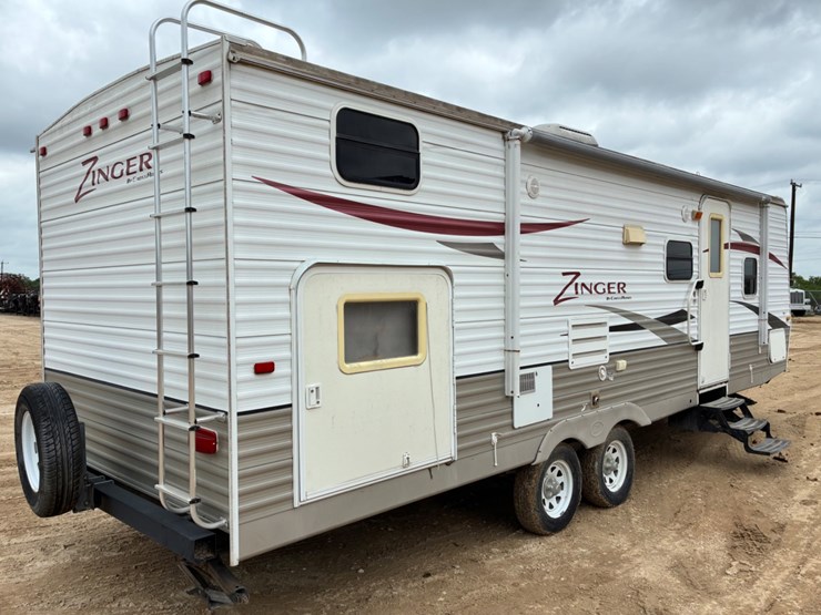 2010-zinger-by-crossroads-bumper-pull-camper-image-2