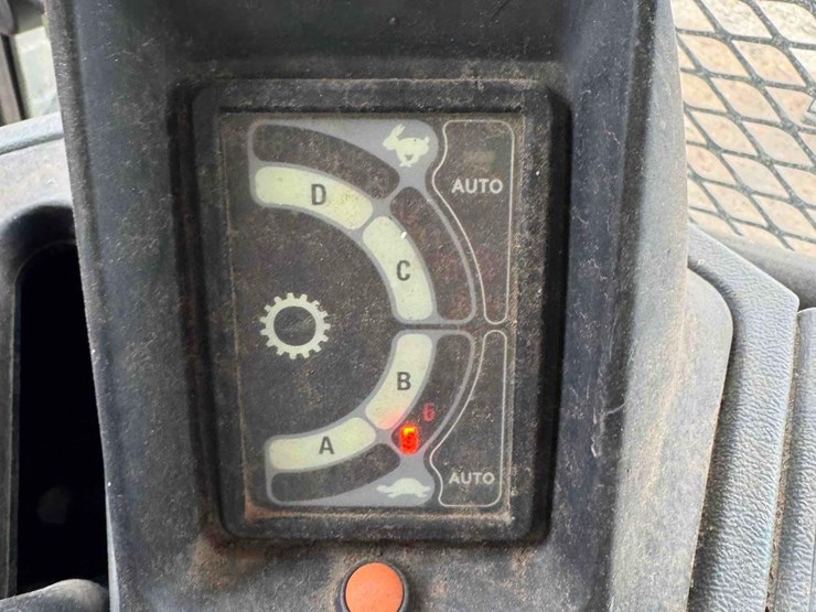 2005-new-holland-ts115a-image-23