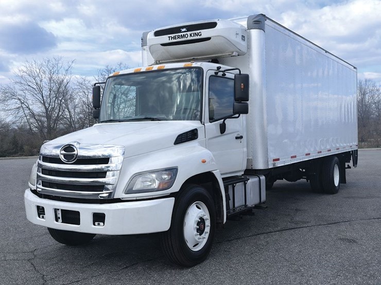 2018-hino-268-image-1