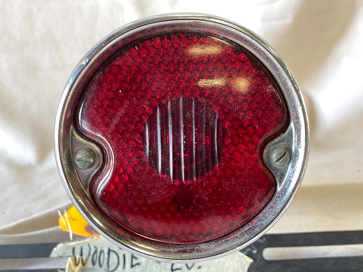 #5372-•-buick-or-pontiac-woodie-tail-light-(las-cruces,-nm)-image-7
