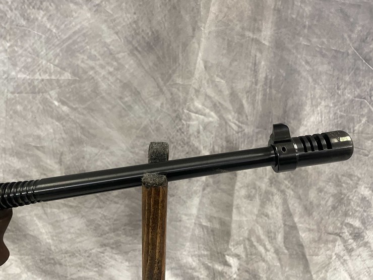 #10331-•-thompson-1927-a1-tommy-gun-deluxe-45-auto-semi-auto-rifle,-sn:-kpc0928-image-5