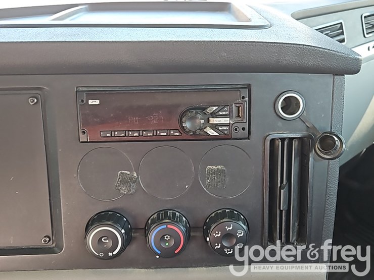 2019-freightliner-cascadia-116-image-46