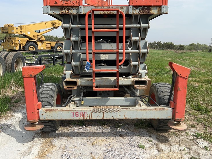 skyjack-sj8243-scissor-lift-image-7