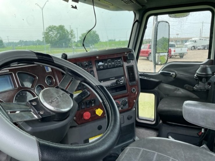 2016-mack-cxu613t-image-9